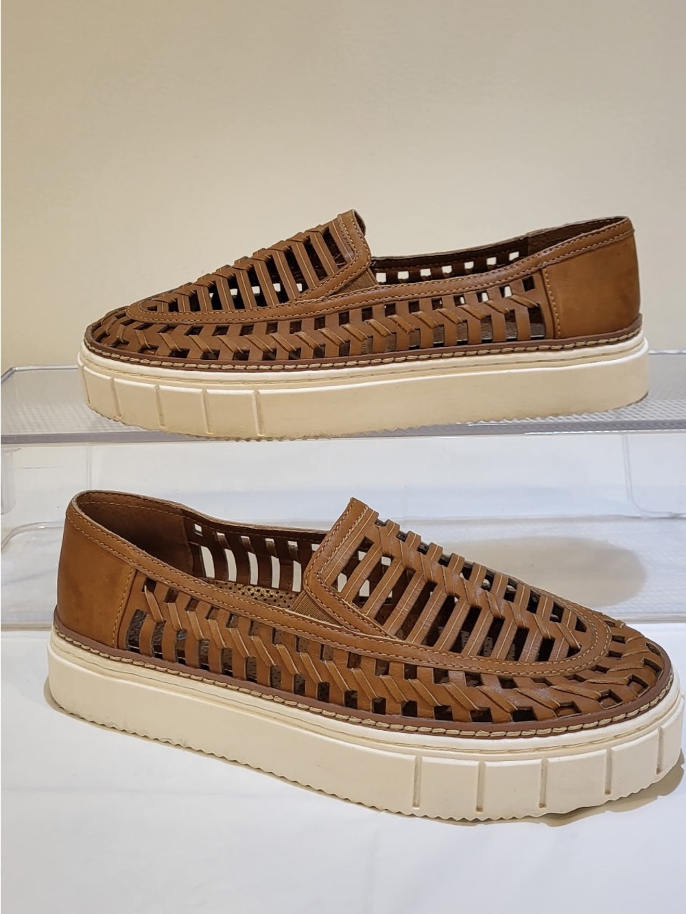 🏷️Price Drop..VINCE CAMUTO Romeena tan leather woven loafers